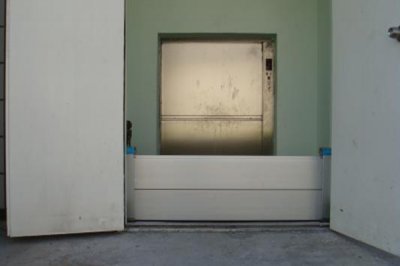 三大步骤教会你防汛挡水板的应用